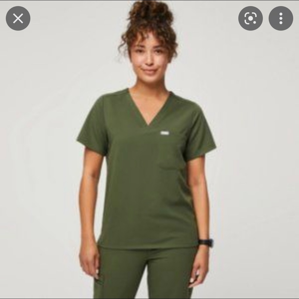 FIGS Woman Catarina One-Pocket Top NWT